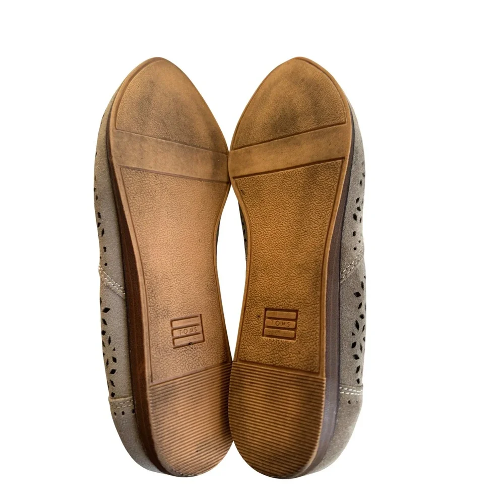 TOMS Shoes Women 7.5 Tan Jutti Suede Perforated‎ Pointed Cutout Ballet Flats